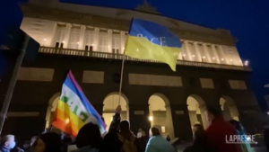 Ucraina, al San Carlo di Napoli il balletto della pace ma in piazza monta la protesta