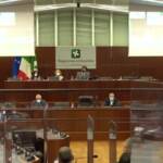 Regione Lombardia, maggioranza si spacca e vota dimissioni Savoini dal Corecom: l’ira della Lega