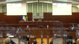Regione Lombardia, maggioranza si spacca e vota dimissioni Savoini dal Corecom: l’ira della Lega