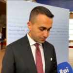 Ucraina, Di Maio: “Espulsi 30 diplomatici russi “