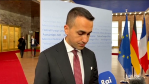 Ucraina, Di Maio: “Espulsi 30 diplomatici russi “