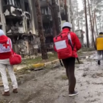 Ucraina, la Croce Rossa tra le rovine di Irpin