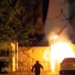 Bucarest, auto contro il cancello dell’ambasciata russa: le immagini dello schianto