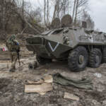 Guerra in Ucraina, Nato: sarà lungo conflitto, slitta ok a sanzioni Ue. Dilemma energia