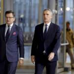 Ucraina, Nato manda più armi. Ok Ue al quinto pacchetto di sanzioni. Eurocamera, stop al gas