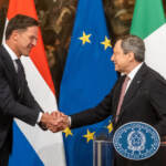 Ucraina, Draghi replica a Mosca: “Di indecenti solo massacri”. Il premier tenta sponda con Rutte sul gas