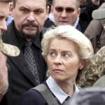 Bombardamento sulla stazione di Kramatorsk durante evacuazione, almeno 50 morti e 100 feriti in attacco. Russia nega coinvolgimento. Von der Leyen a Bucha: “Umanità andata in frantumi”