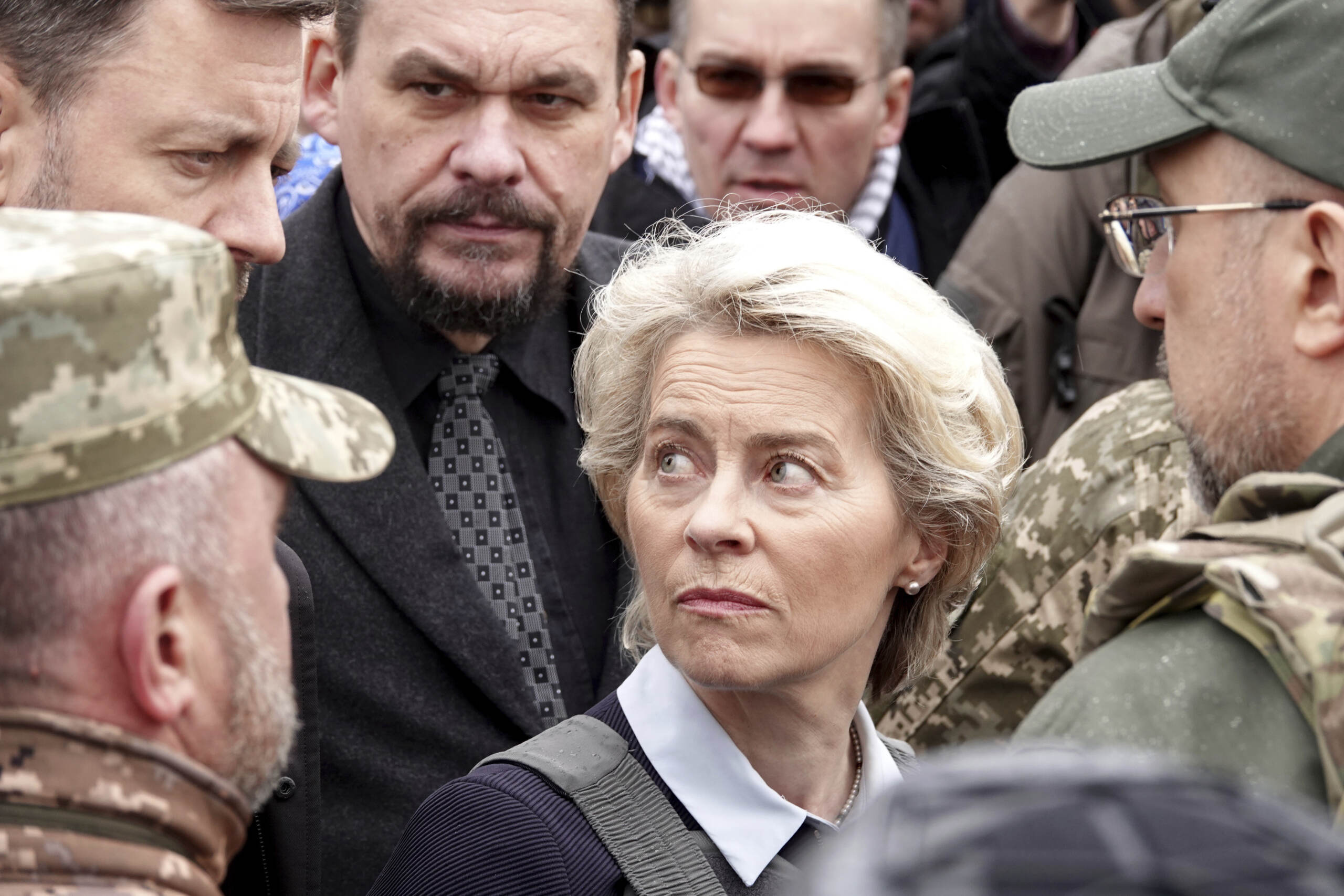 Bombardamento sulla stazione di Kramatorsk durante evacuazione, almeno 50 morti e 100 feriti in attacco. Russia nega coinvolgimento. Von der Leyen a Bucha: “Umanità andata in frantumi” Bombardamento sulla stazione di Kramatorsk durante evacuazione, almeno 50 morti e 100 feriti in attacco. Russia nega coinvolgimento. Von der Leyen a Bucha: “Umanità andata in frantumi”