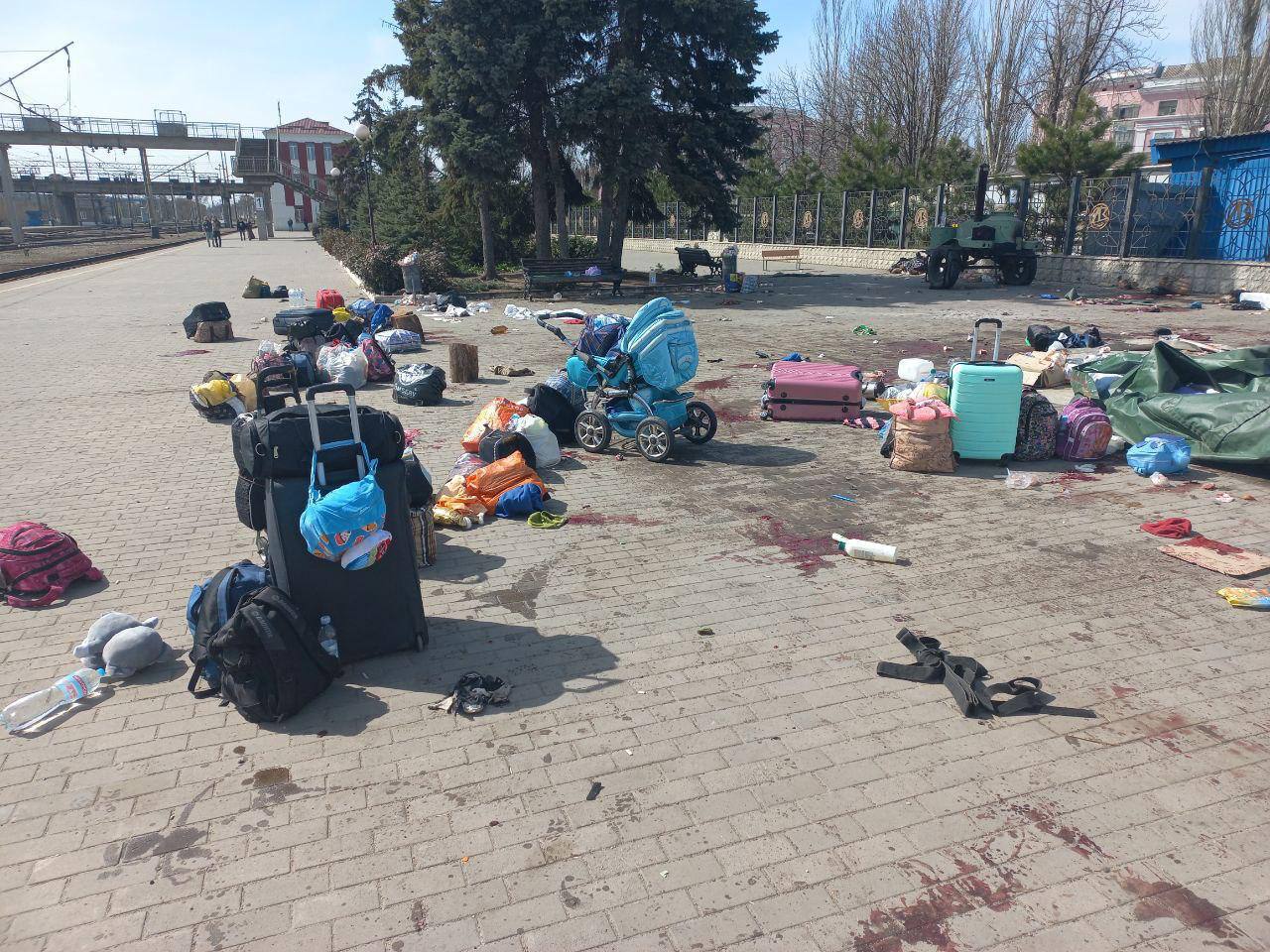 Ucraina: strage di civili a Kramatorsk, morti 10 bambini. Scambio di accuse tra Mosca e Kiev