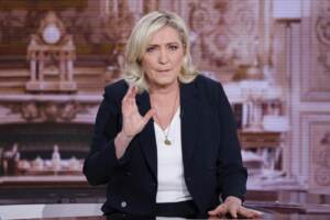 Francia, elezioni presidenziali: sarà testa a testa Macron Le Pen