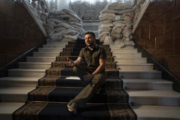 Guerra in Ucraina, Zelensky intervistato dall'Associated Press