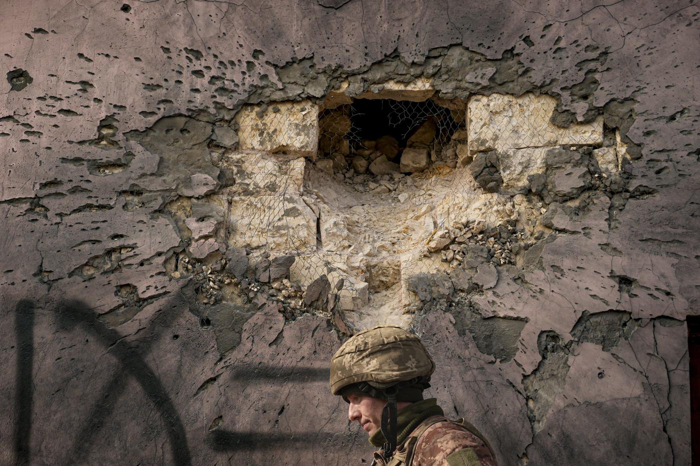 Ucraina: Mosca e Kiev pronte a battaglia Donbass. Usa, brutalità su civili ordine Cremlino
