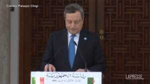 Draghi in Algeria: “Firmato accordo per aumento gas, passo significativo per ridurre dipendenza Russia”