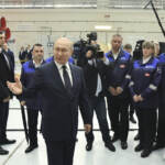 Ucraina, Putin: “Prenderemo il Donbass”. Kiev accusa: “I russi usano armi chimiche”