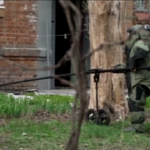 Ucraina: mine russe a Kharkiv, gli ucraini bonificano la città