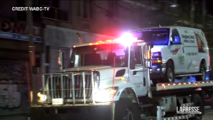 Spari a New York: la polizia rimuove il furgone del sospettato