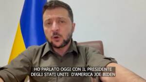 Ucraina, Zelensky: “800 milioni di dollari di aiuti militari, grazie Biden“
