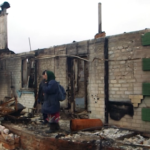 Ucraina, gli abitanti di Cherniv fanno ritorno nelle loro abitazioni distrutte
