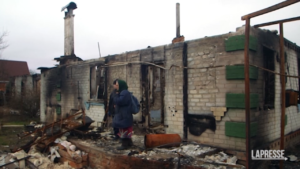 Ucraina, gli abitanti di Cherniv fanno ritorno nelle loro abitazioni distrutte