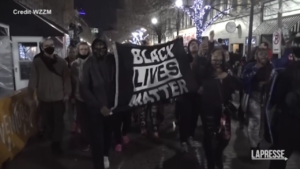 Usa, proteste in Michigan dopo l’uccisione del 26enne afroamericano
