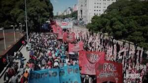 Argentina, migliaia in piazza contro l’aumento dell’inflazione
