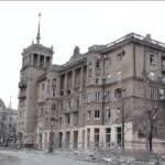 Ucraina, le immagini del centro storico di Mariupol distrutto dai bombardamenti