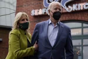 Le couple Biden déclare un peu plus de 600.000 dollars en revenu pour 2021