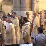 Gerusalemme, i cristiani assistono alla Santa Messa di Pasqua
