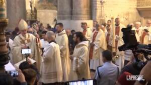 Gerusalemme, i cristiani assistono alla Santa Messa di Pasqua