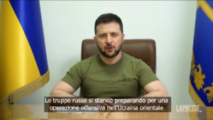 Ucraina, Zelensky: “Russi preparano offensiva nell’est”