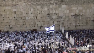 Gerusalemme, fedeli ebrei al Muro del Pianto per la benedizione