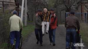 Ucraina, anziani evacuati da un ospizio nella regione di Donetsk