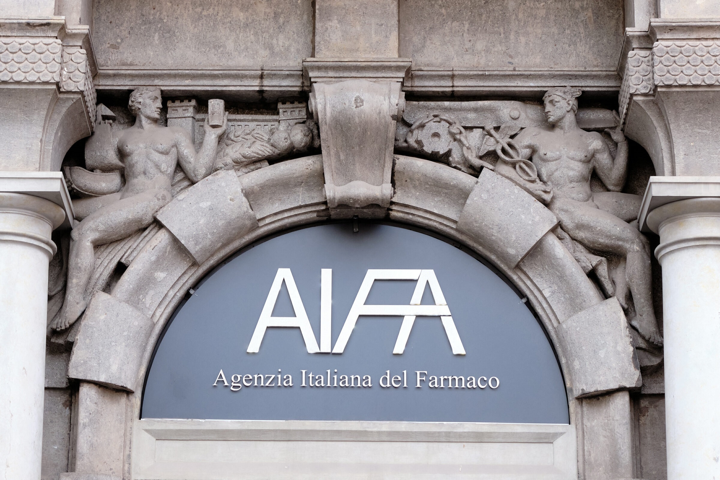 Covid: Aifa su reazioni avverse gravi, un caso su 1000 vaccini