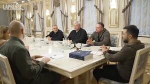 Ucraina, Zelensky consegna il questionario per l’adesione all’Unione Europea