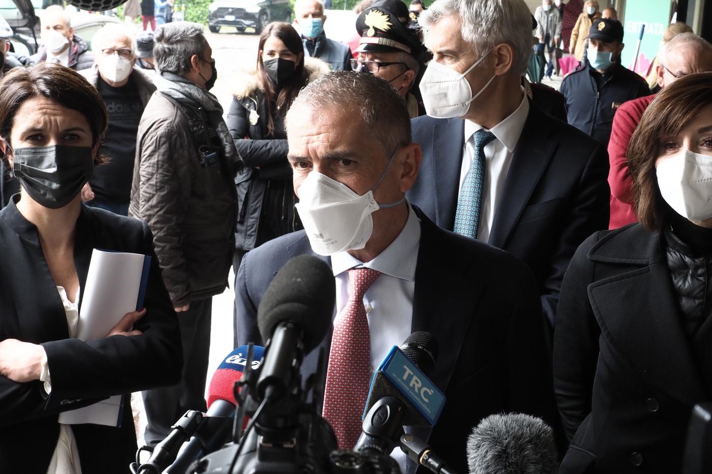 Covid, Costa: “Dal primo maggio obbligo mascherine diventi raccomandazione”