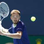 Wimbledon esclude i tennisti russi e bielorussi dal torneo. Mosca: inammissibile