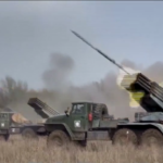 Ucraina: bombardamenti e lanci di razzi, le immagini diffuse dal ministero della Difesa russo