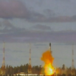 Putin testa il nuovo missile Sarmat: “Farà riflettere chi ci minaccia”