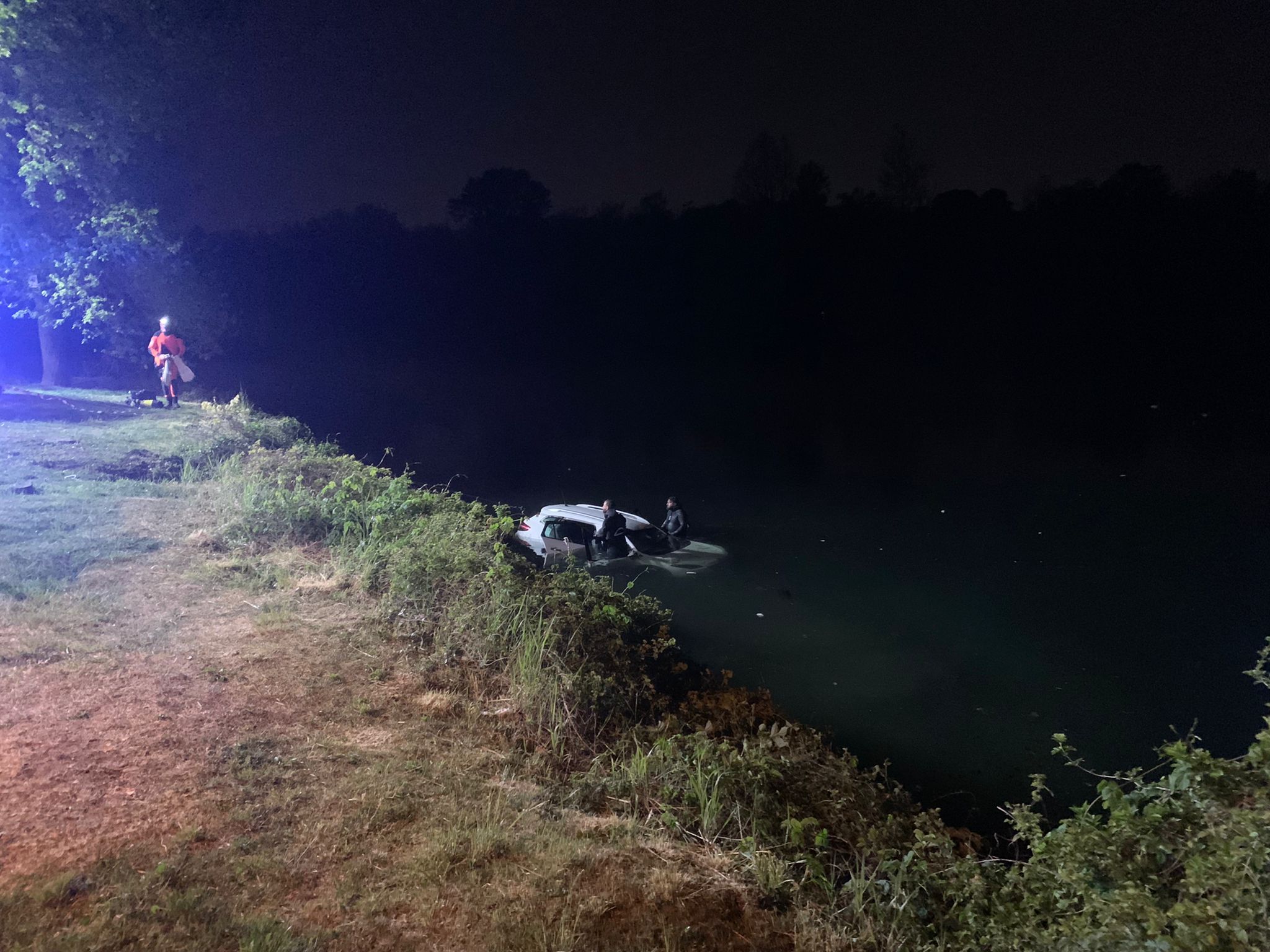 Bergamo, donna morta in auto nell’Adda: arrestato il compagno