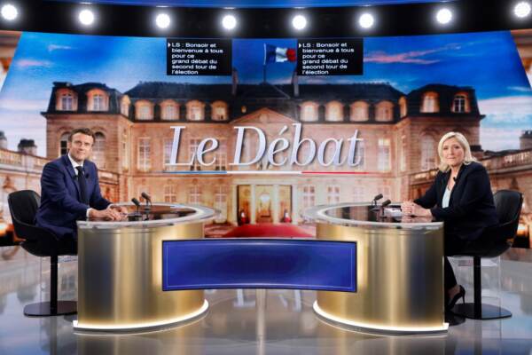 Elezioni presidenziali Francia, il dibattito televisivo di Le Pen e Macron