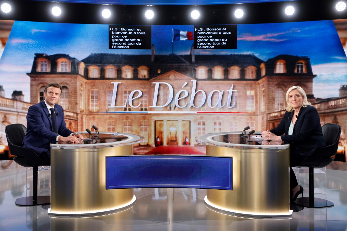 Francia, Macron attacca in tv: “Interessi Le Pen legati a potere russo”