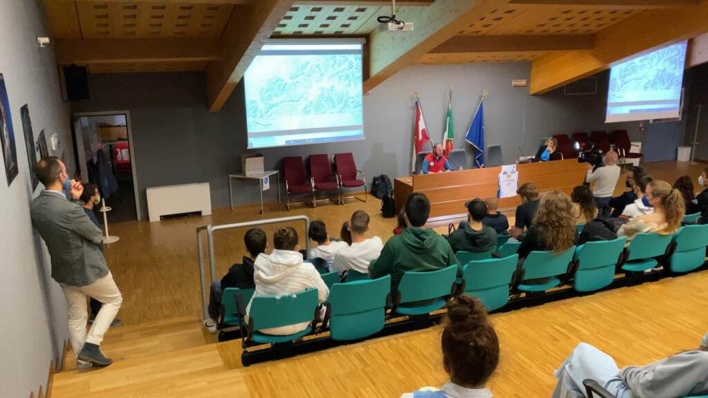 Galleria foto 'Aquila Basket Earth Day, al “Martino Martini” l’incontro con la testimonial Tamara Lunger e i partner del progetto' - foto 2