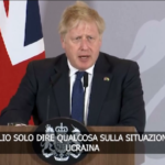 Ucraina, Johnson: “Prossima settimana riapriamo ambasciata Gb a Kiev”