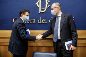 Scintille Pd-M5S su Francia, armi e rifiuti. Ma l’alleanza tiene in 8 comuni su 10