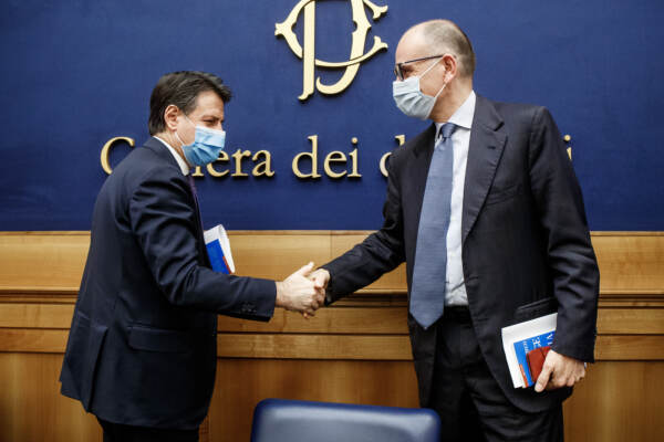 Scintille Pd-M5S su Francia, armi e rifiuti. Ma l’alleanza tiene in 8 comuni su 10