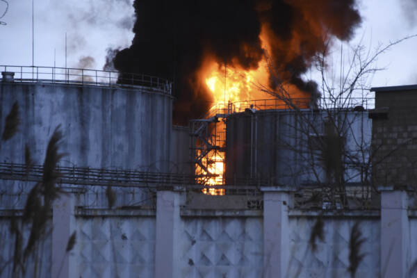 Guerra Ucraina Russia, Odessa sotto attacco: distrutta raffineria di petrolio