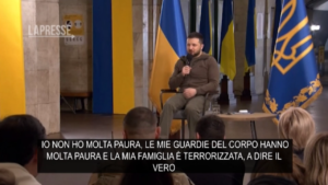 Ucraina, Zelensky: “Non ho il diritto di avere paura, il popolo ucraino non ne ha avuta”