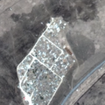 Ucraina, scoperta una nuova fossa comune vicino Mariupol: le immagini dal satellite