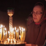 Ucraina, i cristiano-ortodossi celebrano la Pasqua a Mariupol