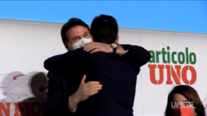 Congresso Art.1, Conte accolto con selfie e ovazione